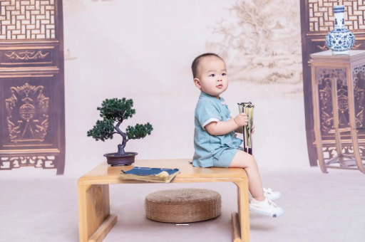 章丘宝宝眼睛肿是什么原因